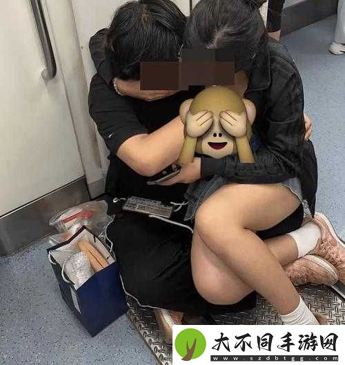 男生边摸
