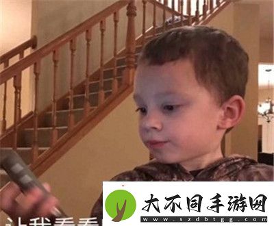 2021贫穷使我快乐的表情包2021贫穷使我快乐假笑男孩表情包大全分享