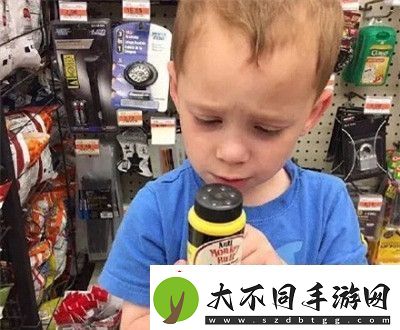 2021贫穷使我快乐的表情包2021贫穷使我快乐假笑男孩表情包大全分享