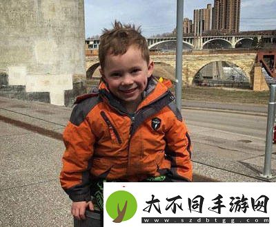 2021贫穷使我快乐的表情包2021贫穷使我快乐假笑男孩表情包大全分享