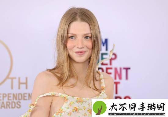 超多美图！跨性别女星亨特·莎弗亮相独立精神奖