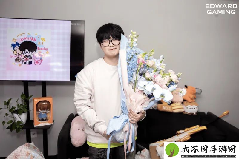 EDG发布ZmjjKK生日会返图
