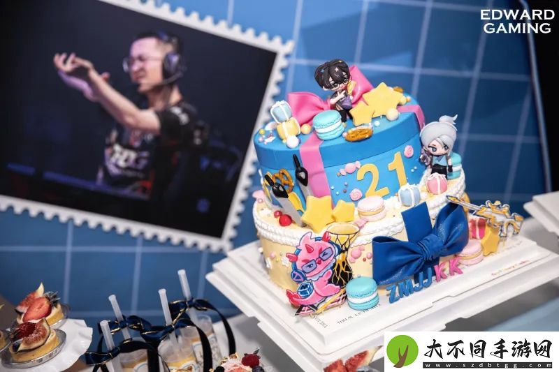 EDG发布ZmjjKK生日会返图