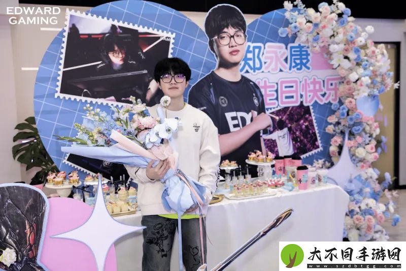 EDG发布ZmjjKK生日会返图