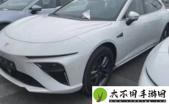 车坏了却没配件修 车主:17万买的哪吒成了大号老头乐