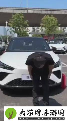 车坏了却没配件修 车主