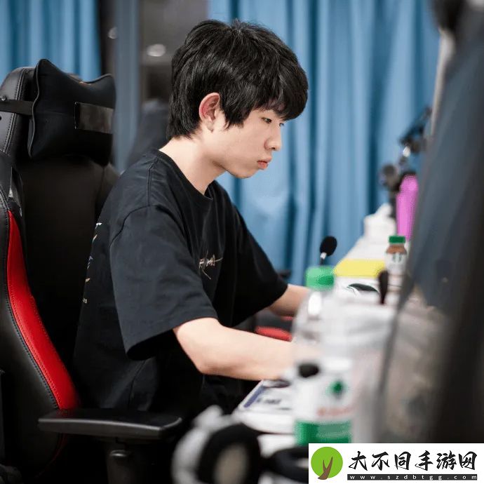 FPX发布训练日返图并配文