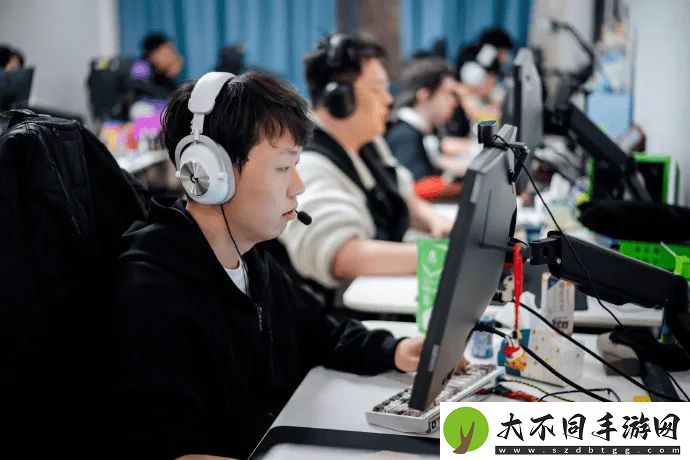 FPX发布训练日返图并配文