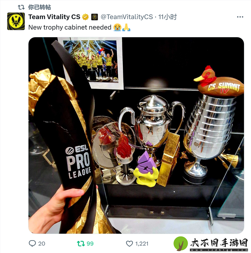 Vitality晒EPL奖杯