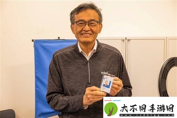 英特尔首位华人CEO陈立武上任