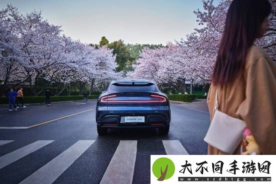雷军分享SUV车型小米YU 7宣传图