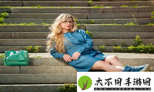 在姨母家的客厅中字