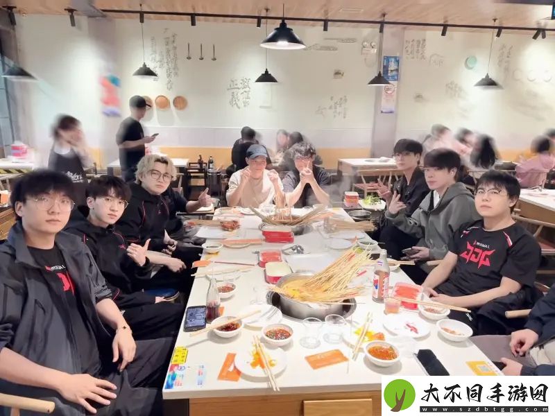 赛段首胜！JDG分享照片